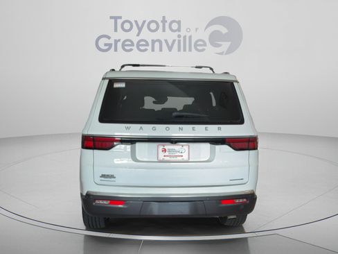 Used 2022 Jeep Wagoneer Series III w/ Premium Group I AWD/4WD image 5