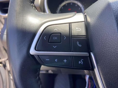 Used 2023 Toyota Highlander XLE FWD image 33