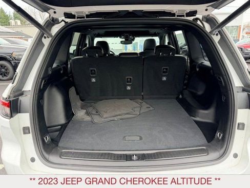 Used 2023 Jeep Grand Cherokee Altitude image 13