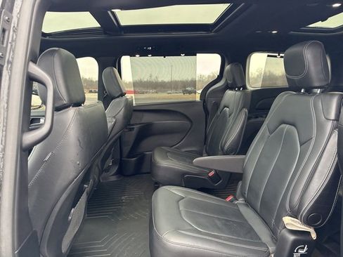 Used 2020 Chrysler Pacifica Touring-L w/ Advanced Safetytec Group image 7