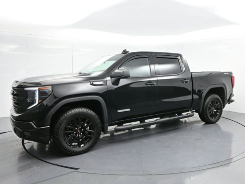 Used 2025 GMC Sierra 1500 Elevation AWD/4WD image 3