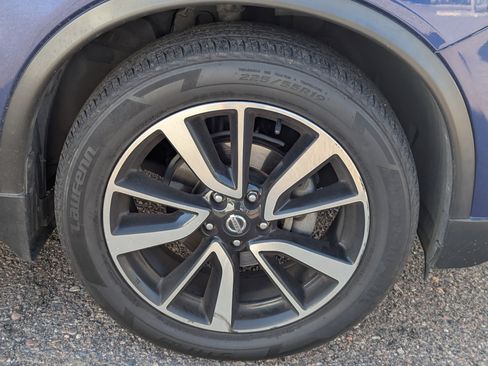 Used 2020 Nissan Rogue SL w/ Premium Package image 6