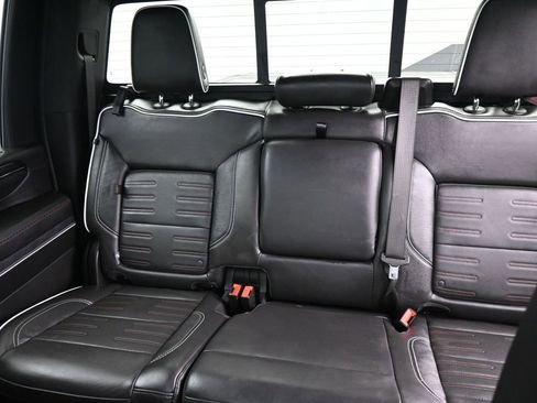 Used 2025 GMC Sierra 2500 AT4X image 2