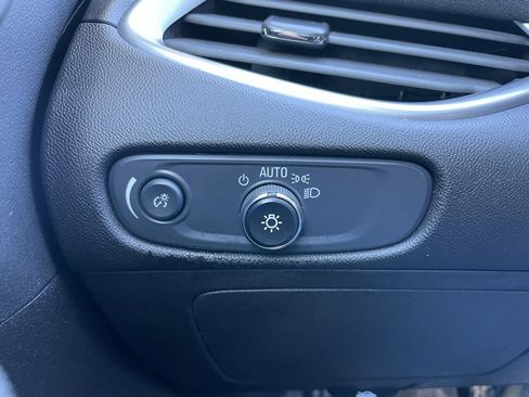 Used 2025 Chevrolet Malibu LT image 41