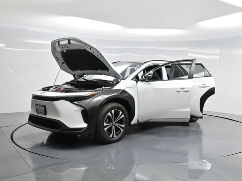 Used 2024 Toyota bZ4X XLE image 34