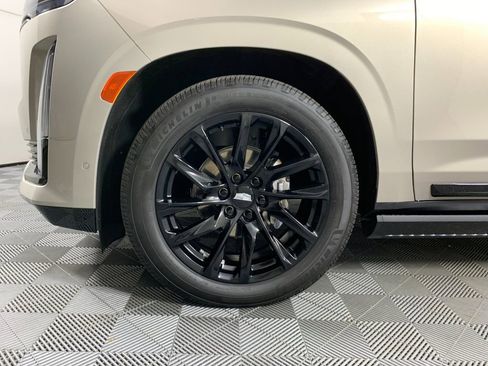 Used 2022 Cadillac Escalade Sport Platinum w/ LPO, ONYX Package AWD/4WD image 11