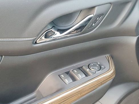 Used 2022 GMC Acadia SLE w/ Driver Convenience Package image 45