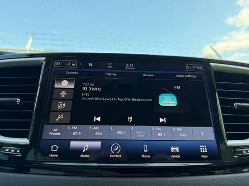 Used 2021 Chrysler Pacifica Touring-L image 18