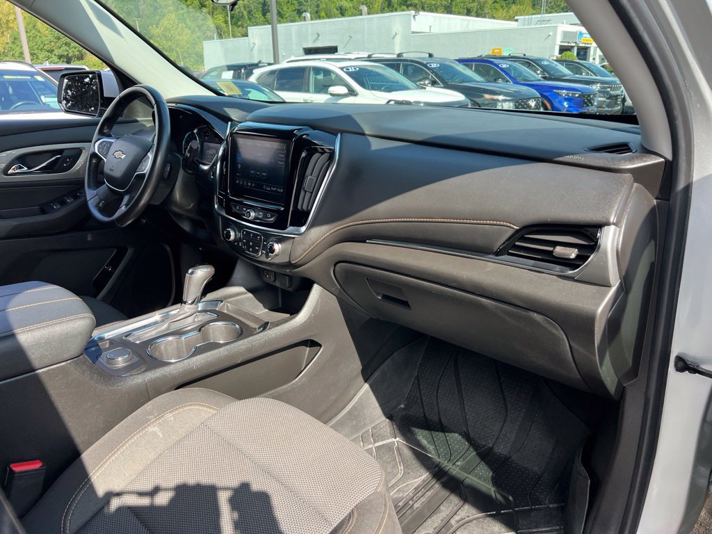 Used 2020 Chevrolet Traverse LT w/ Driver Confidence II Package AWD/4WD image 28