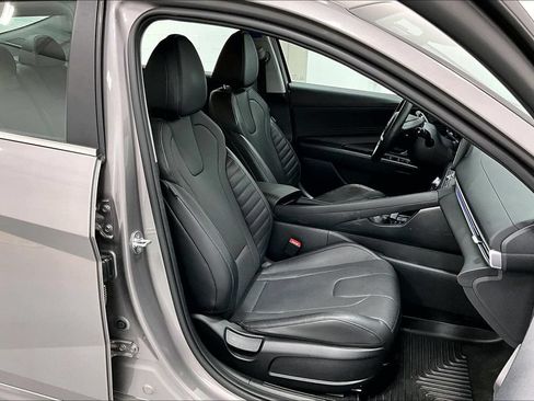 Used 2023 Hyundai Elantra Limited FWD image 9