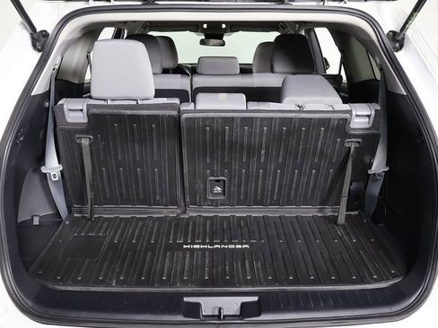 Used 2023 Toyota Highlander L AWD/4WD image 16