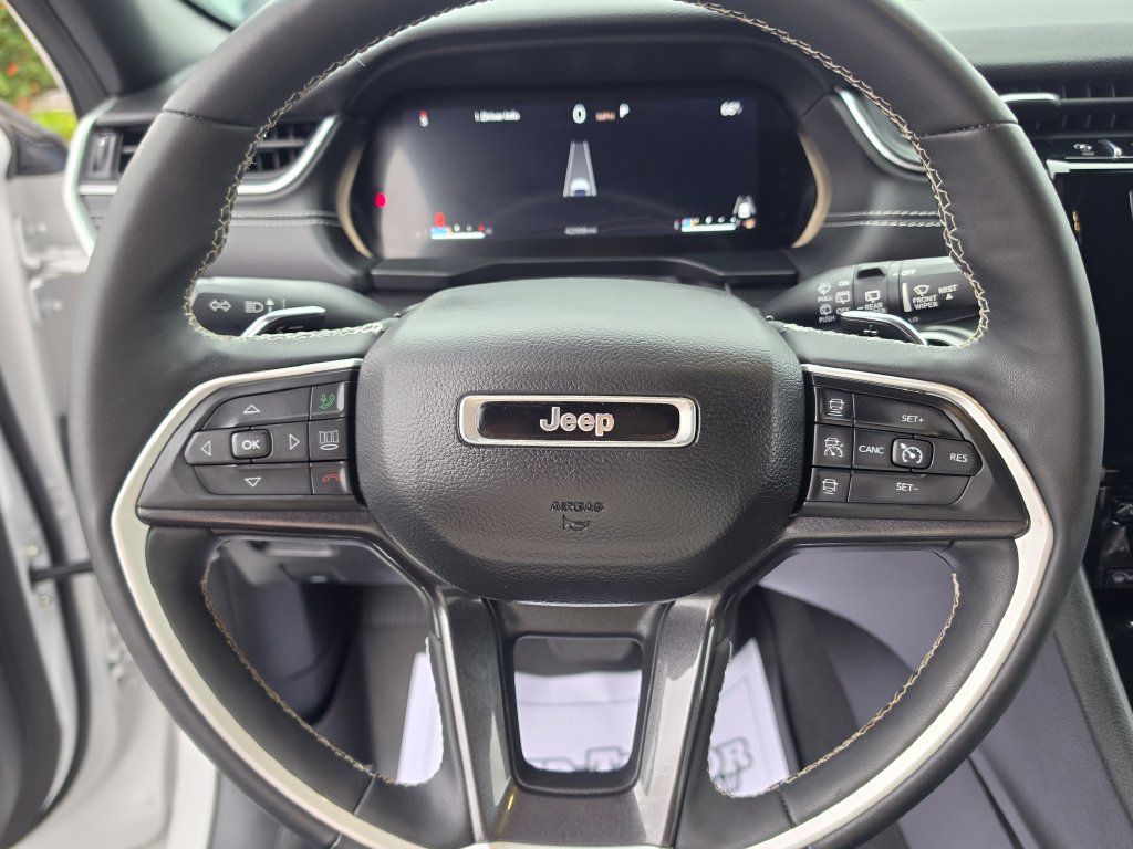 Used 2023 Jeep Grand Cherokee Altitude AWD/4WD image 16
