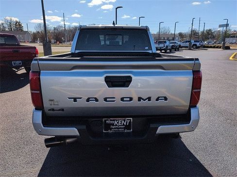 Used 2024 Toyota Tacoma TRD Sport image 6