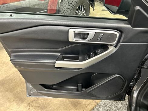 Certified 2021 Ford Explorer XLT w/ Equipment Group 202A AWD/4WD image 15