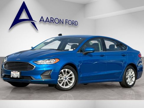 Used 2020 Ford Fusion SE image 2