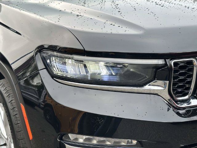 Used 2023 Jeep Grand Cherokee Limited AWD/4WD image 9