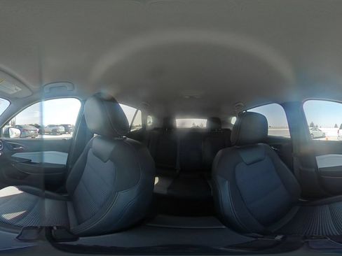 Used 2025 Chevrolet Trax LT FWD image 41