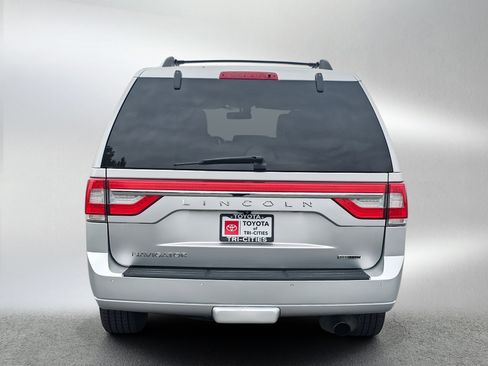 Used 2016 Lincoln Navigator Select AWD/4WD image 4