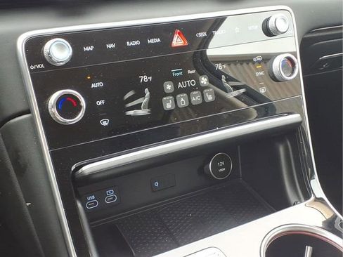 Used 2025 Genesis GV80 2.5T Standard image 10