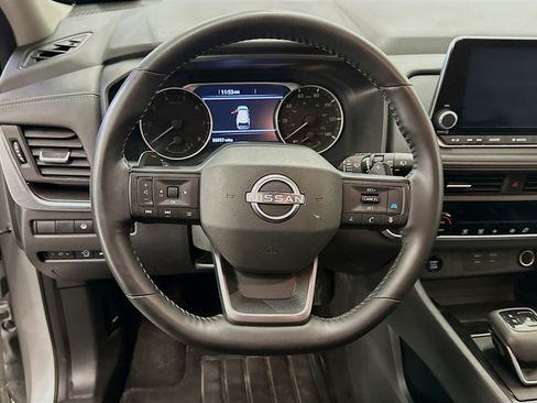 Used 2025 Nissan Rogue SV image 18