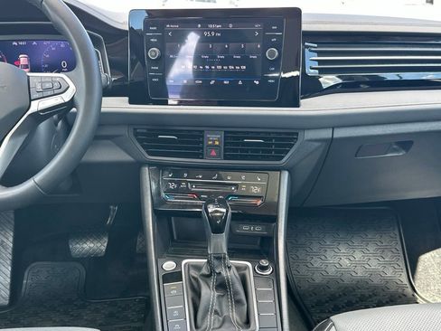 Used 2025 Volkswagen Jetta SEL FWD image 20
