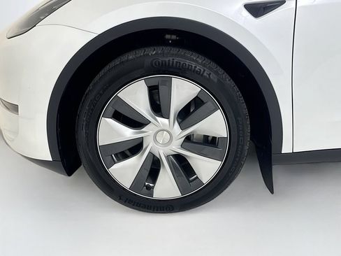 Used 2024 Tesla Model Y Long Range AWD/4WD image 27