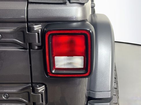 Used 2019 Jeep Wrangler Unlimited Rubicon AWD/4WD image 34