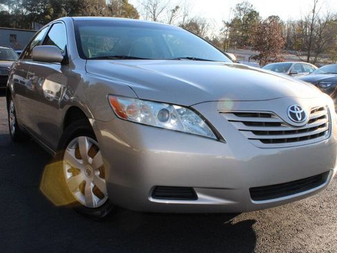 Used 2009 Toyota Camry LE w/ Fleet Convenience Pkg image 3
