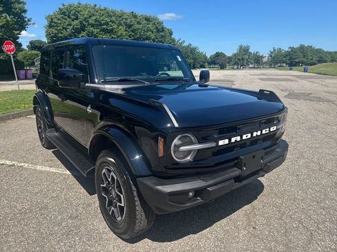 Used 2025 Ford Bronco Outer Banks AWD/4WD image 1