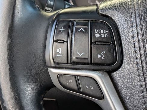 Used 2018 Toyota Highlander XLE AWD/4WD image 19