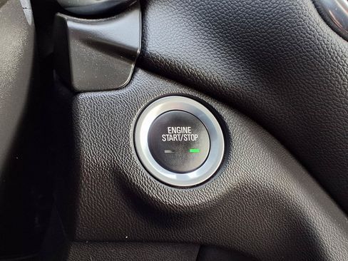 Used 2020 Chevrolet Equinox LT FWD image 16