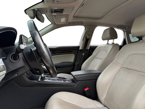 Used 2022 Honda Civic Touring image 9