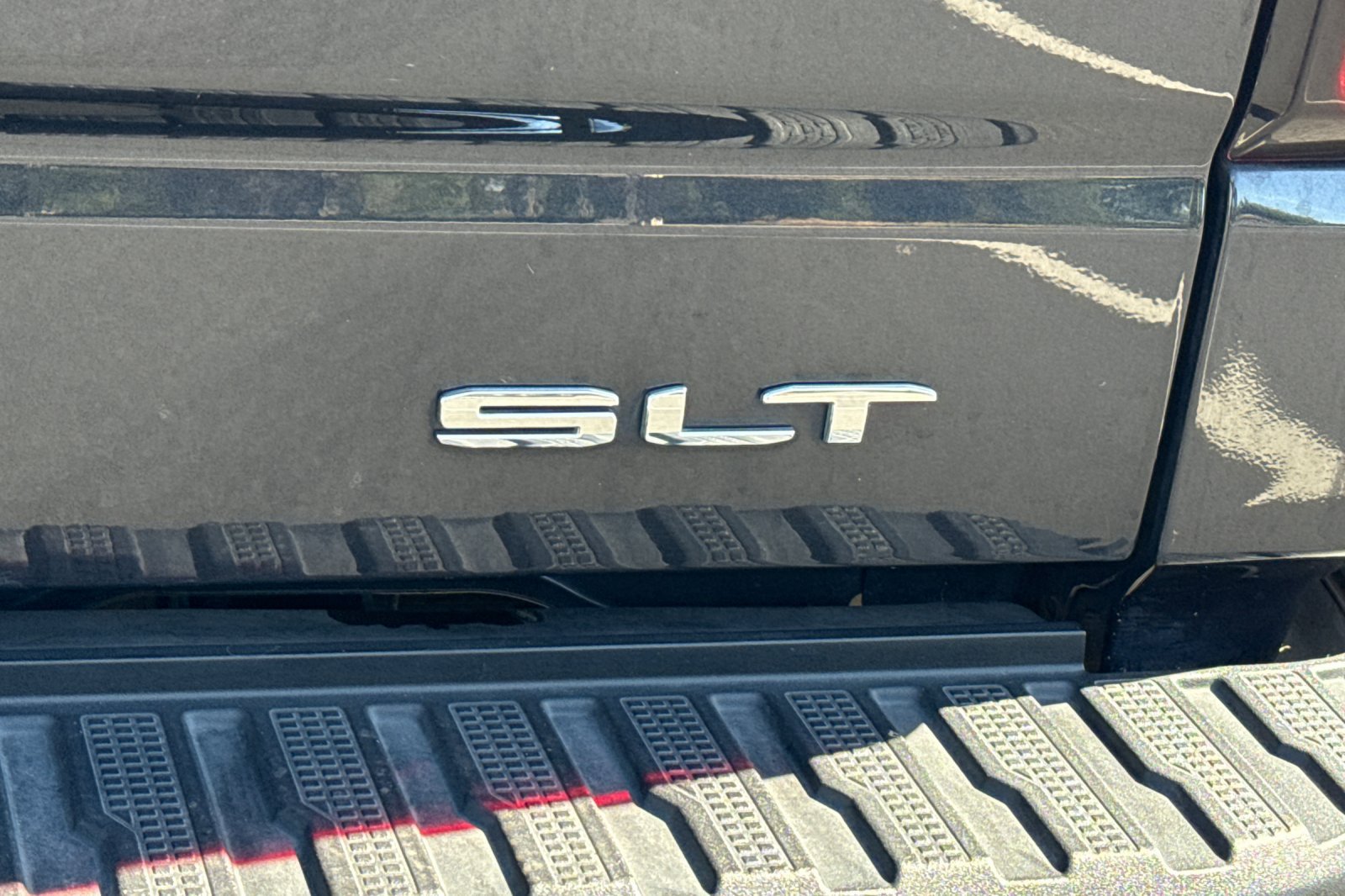 Used 2025 GMC Sierra 1500 SLT AWD/4WD image 13