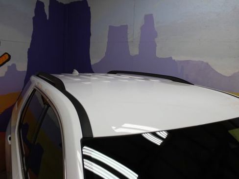 Used 2023 Chevrolet Traverse LT FWD image 5