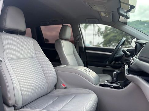 Used 2016 Toyota Highlander LE image 9