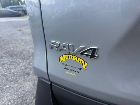 Used 2022 Toyota RAV4 XLE Premium AWD/4WD image 17