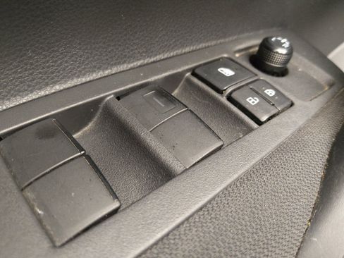 Used 2020 Toyota Corolla LE FWD image 27
