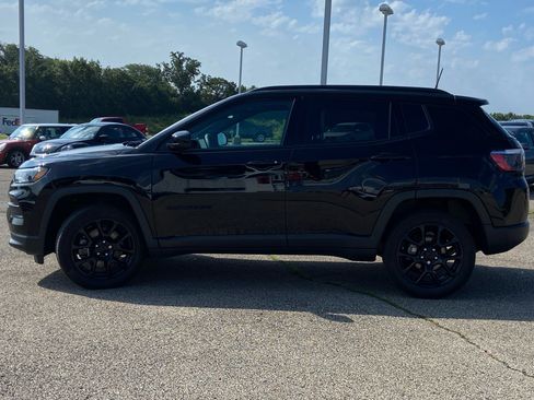 Used 2023 Jeep Compass Latitude w/ Sun and Sound Group AWD/4WD image 6
