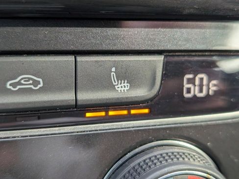 Used 2019 Volkswagen e-Golf SE w/ Driver Assistance Package image 30