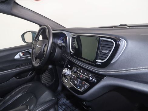 Used 2021 Chrysler Pacifica Touring-L w/ S Appearance Package FWD image 43