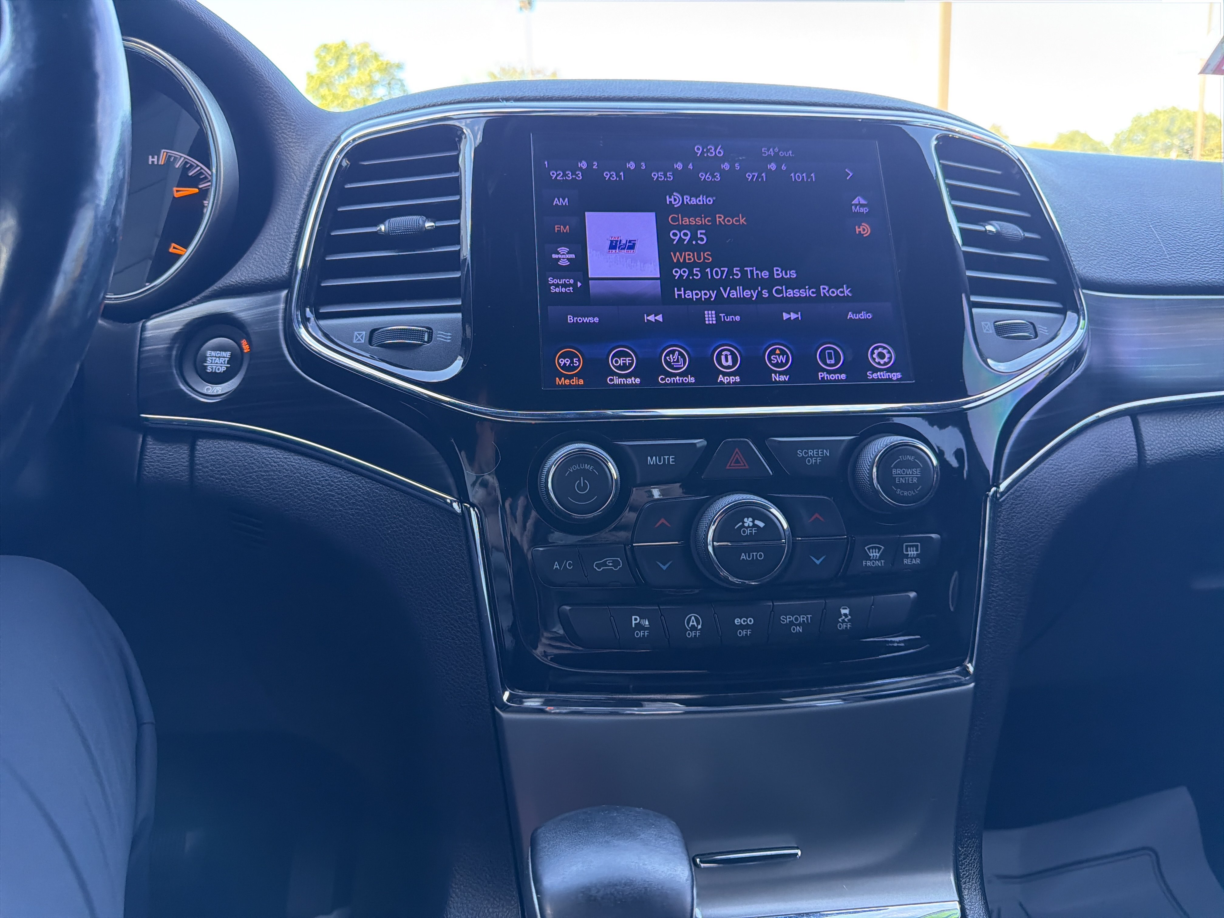 Used 2020 Jeep Grand Cherokee Limited AWD/4WD image 24