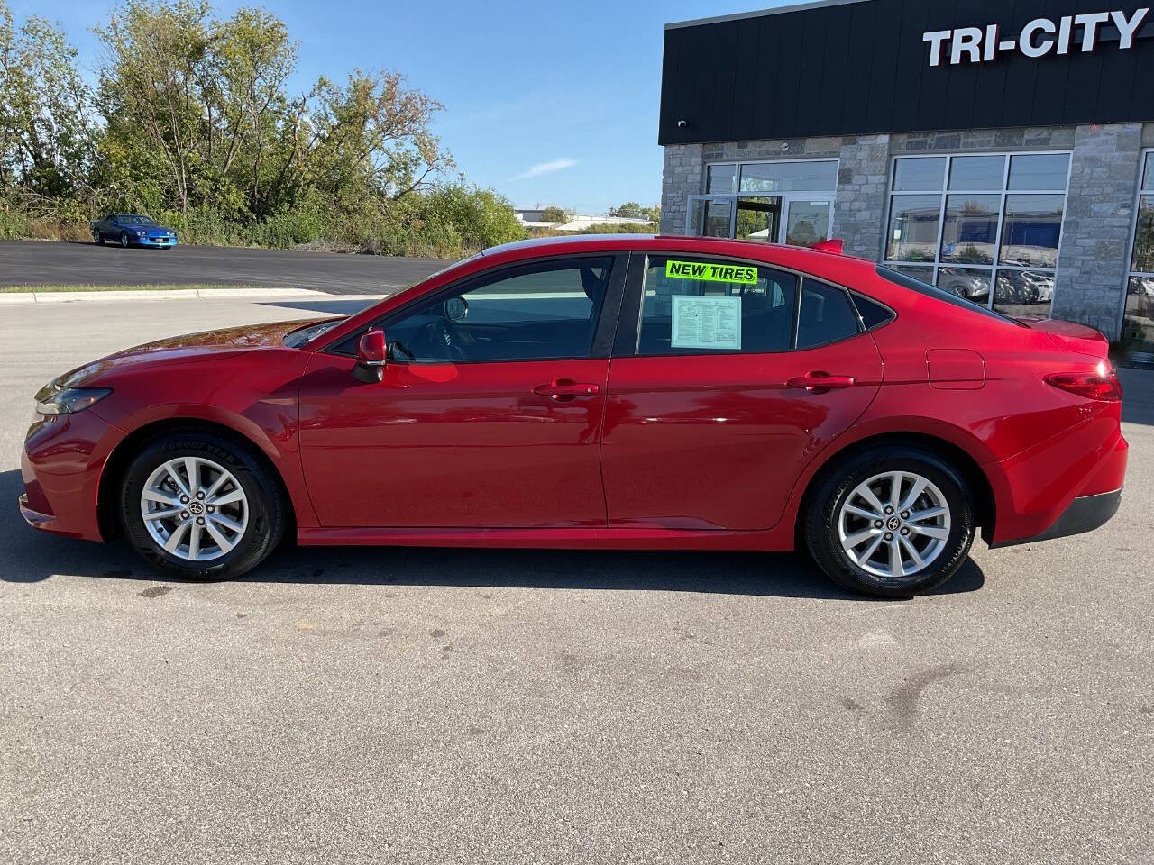 Used 2025 Toyota Camry LE FWD image 3