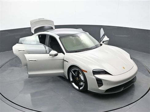 Certified 2024 Porsche Taycan GTS image 32