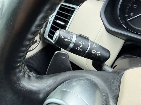 Used 2017 Land Rover Discovery HSE image 39