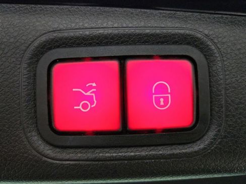 Used 2017 Mercedes-Benz E 300 4MATIC image 33