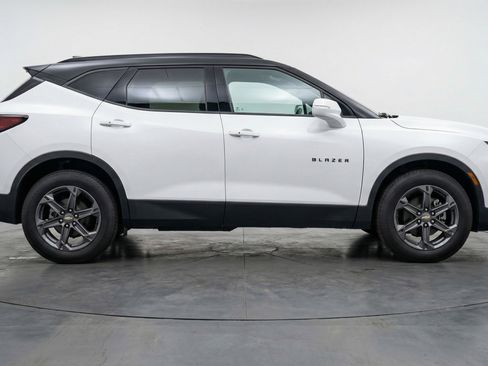 Used 2025 Chevrolet Blazer LT image 11