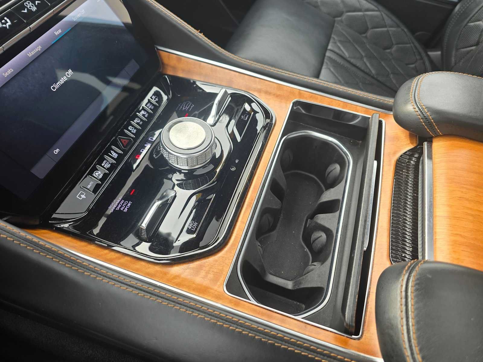 Used 2024 Jeep Grand Wagoneer L Series III AWD/4WD image 35