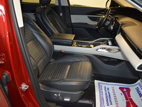 Used 2024 Lincoln Nautilus Reserve w/ Equipment Group 202A image 11