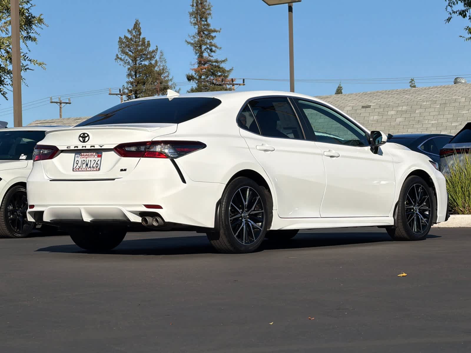Used 2024 Toyota Camry SE w/ Convenience Package FWD image 2