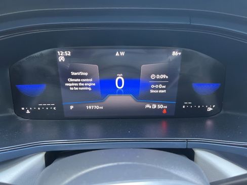 Certified 2024 Volkswagen Taos SE FWD image 29